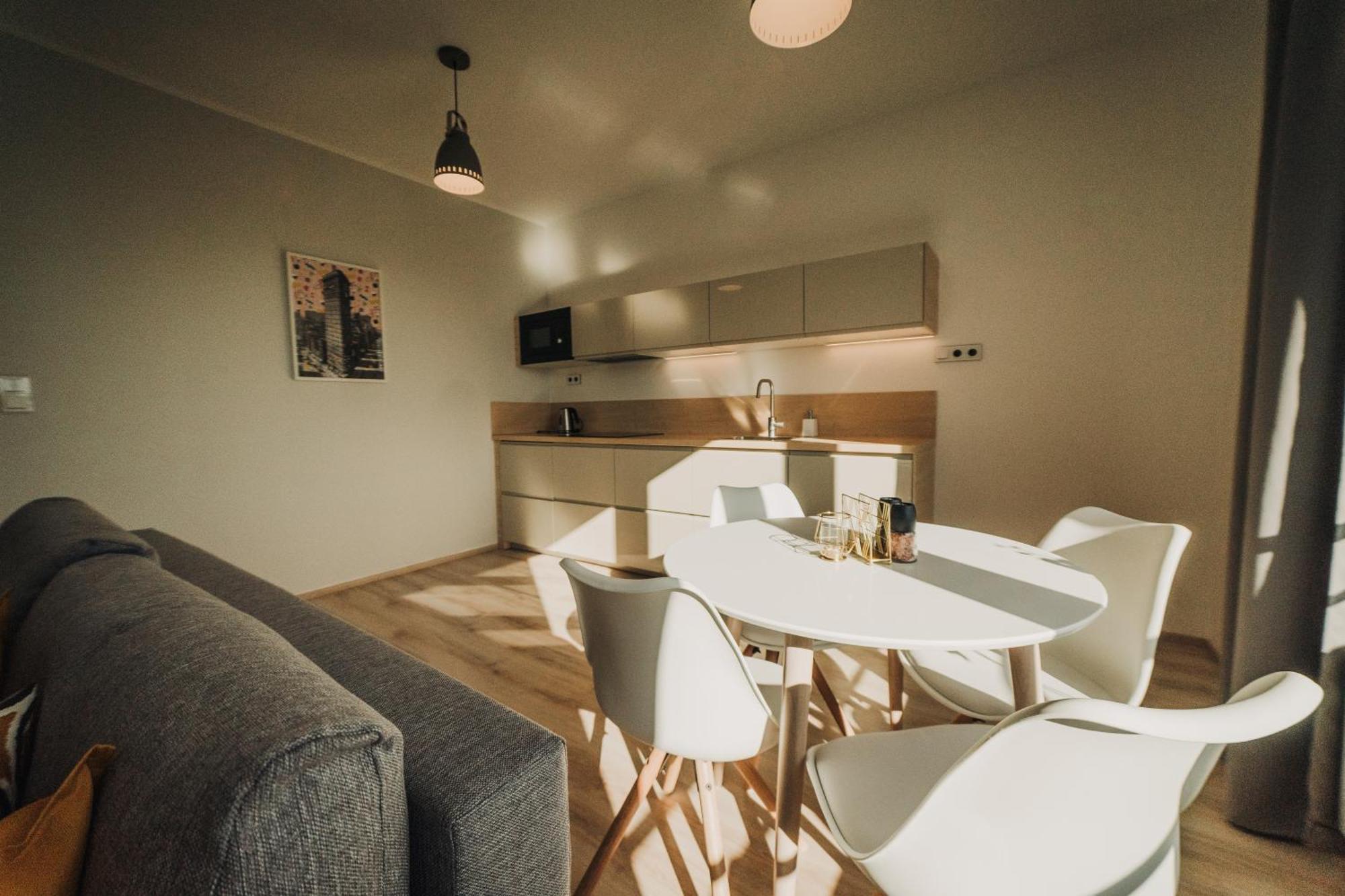 Citybeat Apartments, 400M From The Square Plzeň Esterno foto