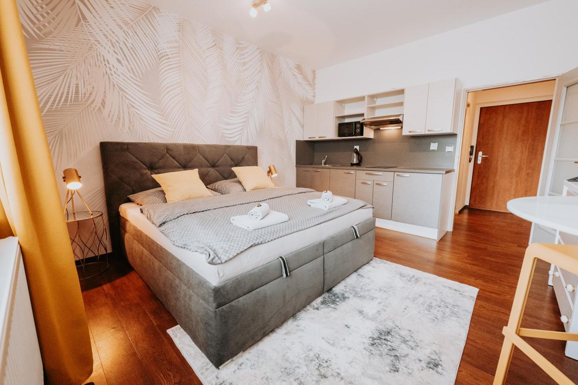 Citybeat Apartments, 400M From The Square Plzeň Esterno foto