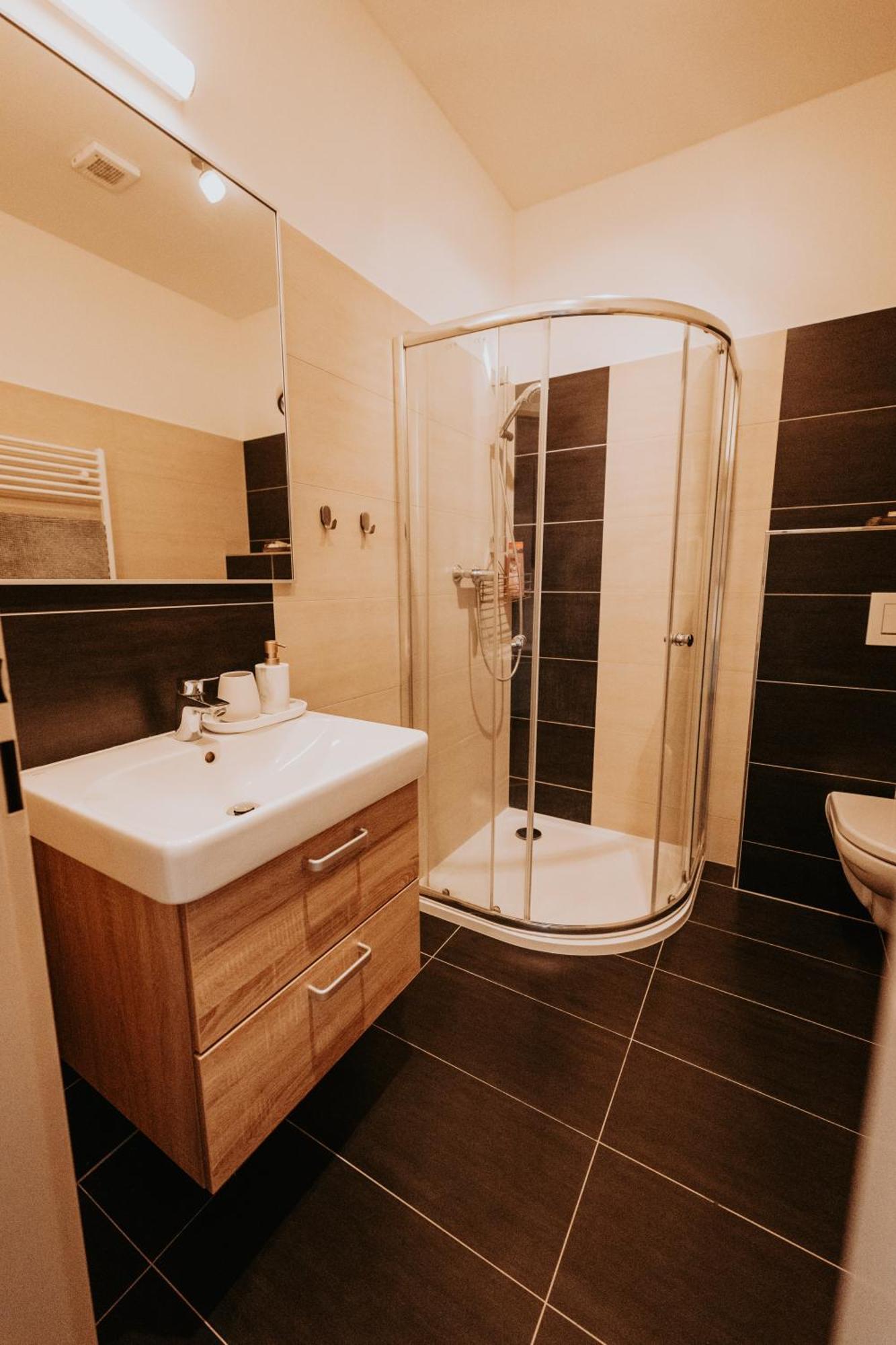 Citybeat Apartments, 400M From The Square Plzeň Esterno foto