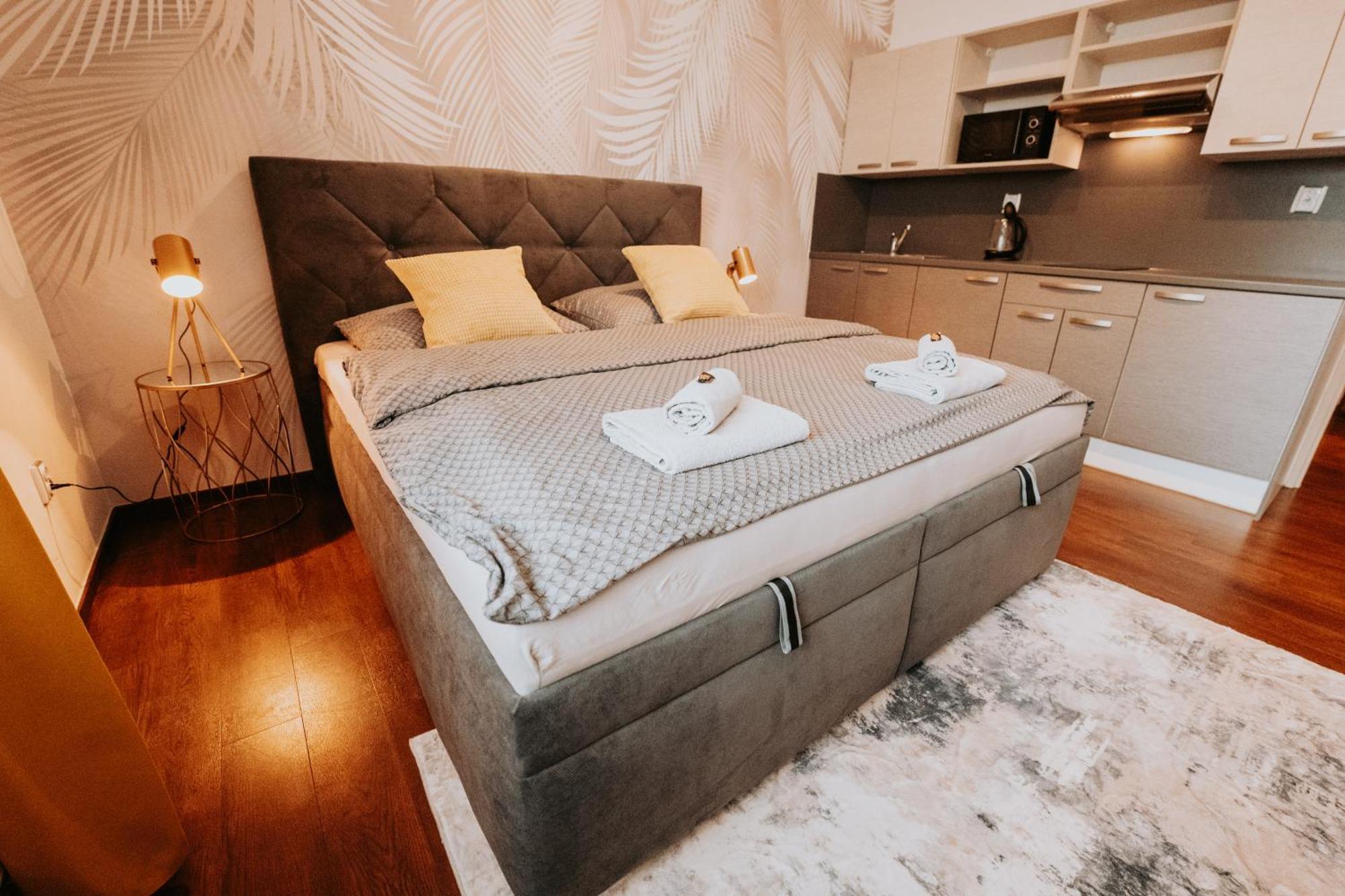 Citybeat Apartments, 400M From The Square Plzeň Esterno foto